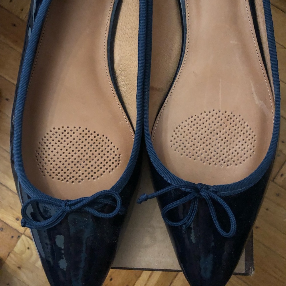 Women's flats (never worn )